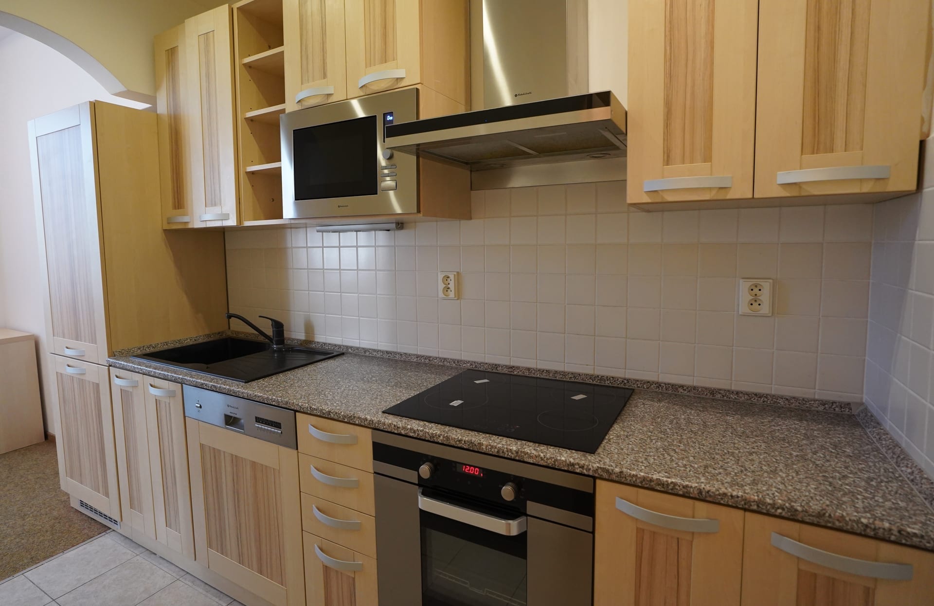 Uran – venkovní apartmán — foto 3